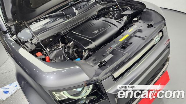 Land Rover Defender 110 P300 X-Dynamic SE