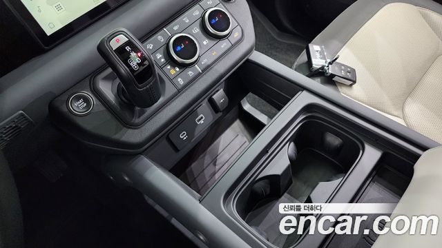 Land Rover Defender 110 P300 X-Dynamic SE