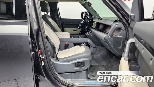 Land Rover Defender 110 P300 X-Dynamic SE