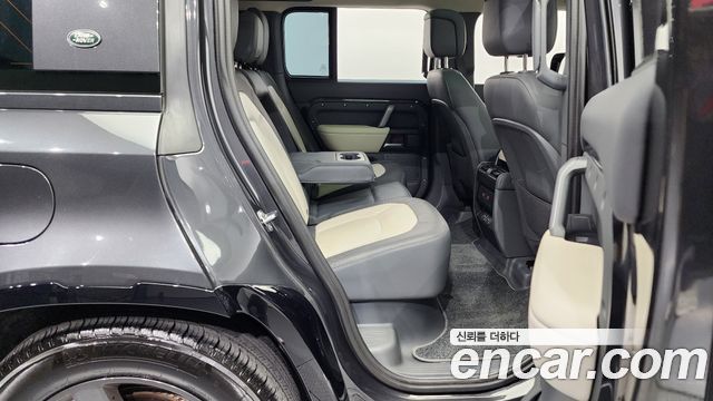 Land Rover Defender 110 P300 X-Dynamic SE