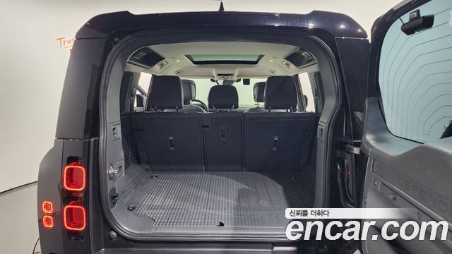Land Rover Defender 110 P300 X-Dynamic SE