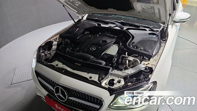 Mercedes-Benz E-Class E300 4MATIC Avnatgarde