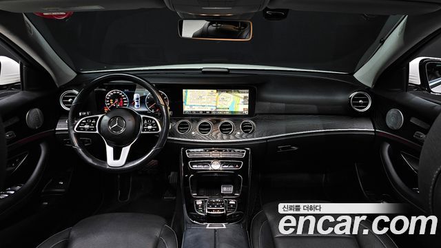 Mercedes-Benz E-Class E300 4MATIC Avnatgarde
