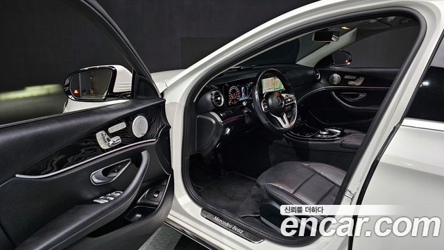 Mercedes-Benz E-Class E300 4MATIC Avnatgarde