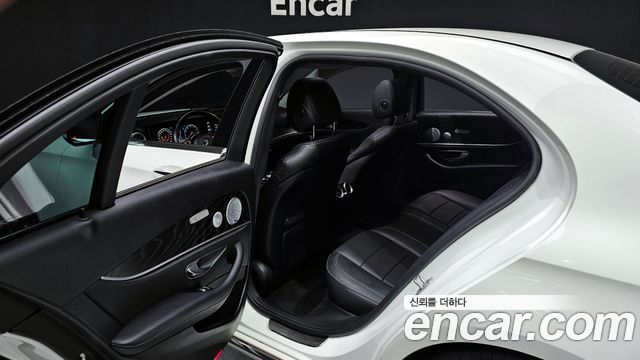 Mercedes-Benz E-Class E300 4MATIC Avnatgarde