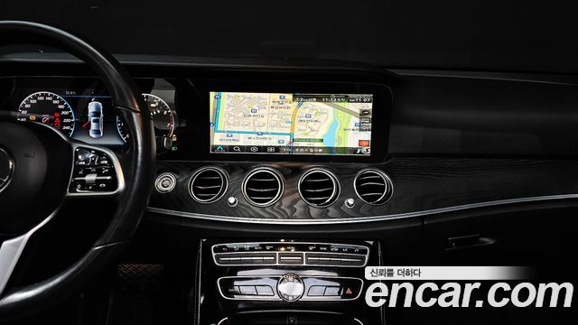 Mercedes-Benz E-Class E300 4MATIC Avnatgarde
