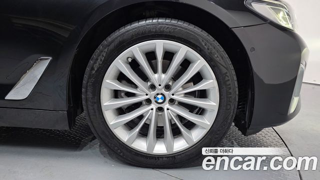 BMW 5-Series 523d xDrive Luxury