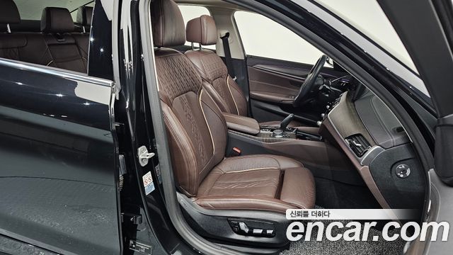 BMW 5-Series 523d xDrive Luxury