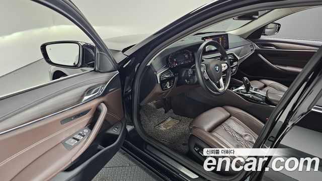 BMW 5-Series 523d xDrive Luxury