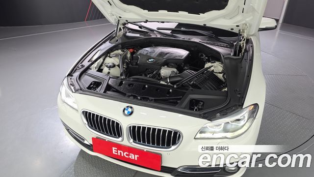 BMW 5-Series 528i xDrive Luxury Plus