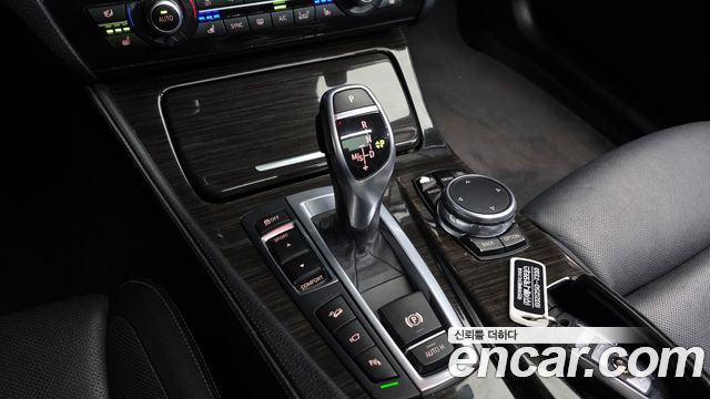 BMW 5-Series 528i xDrive Luxury Plus