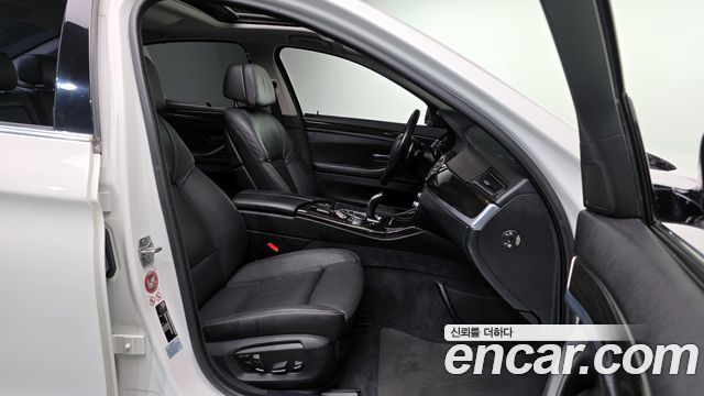 BMW 5-Series 528i xDrive Luxury Plus
