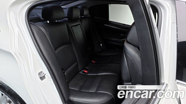 BMW 5-Series 528i xDrive Luxury Plus