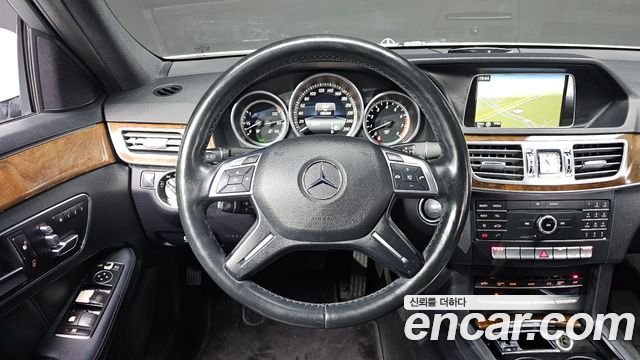Mercedes-Benz E-Class E300 Elegance