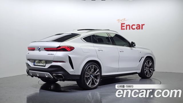 BMW X6 M50i