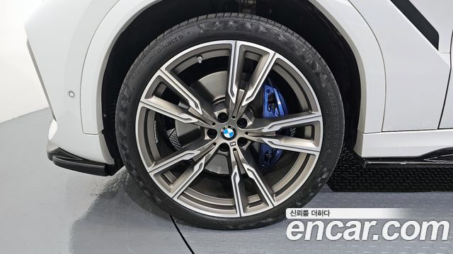 BMW X6 M50i