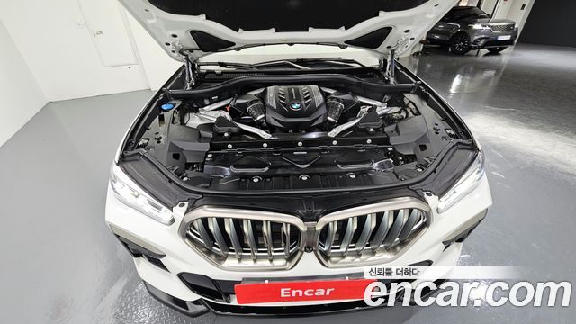 BMW X6 M50i