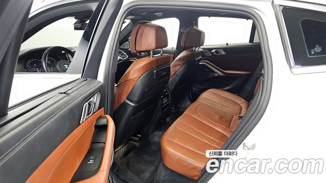 BMW X6 M50i