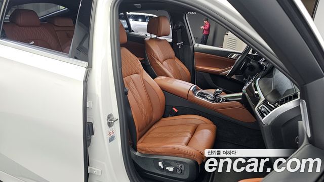 BMW X6 M50i