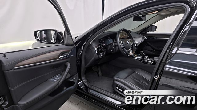 BMW 5-Series 530i Luxury