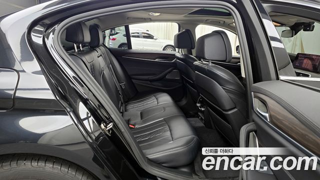 BMW 5-Series 530i Luxury