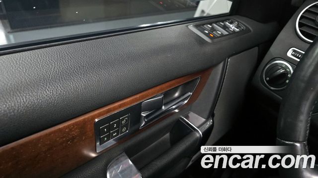 Land Rover Discovery 3.0 SDV6 SE