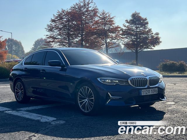 BMW 3-Series 320i Luxury