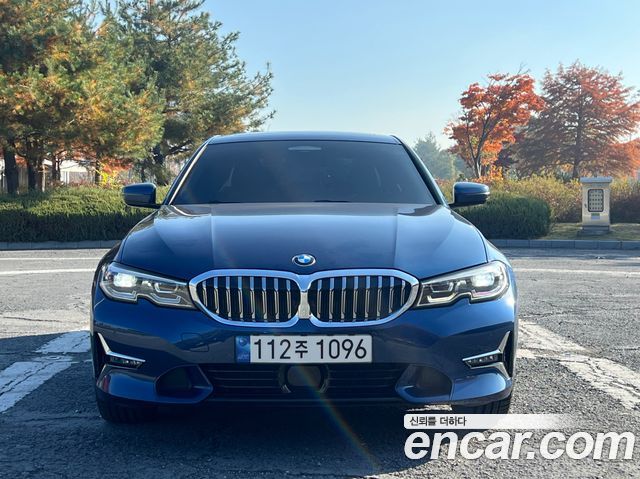 BMW 3-Series 320i Luxury