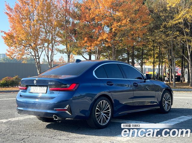 BMW 3-Series 320i Luxury