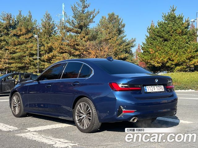 BMW 3-Series 320i Luxury