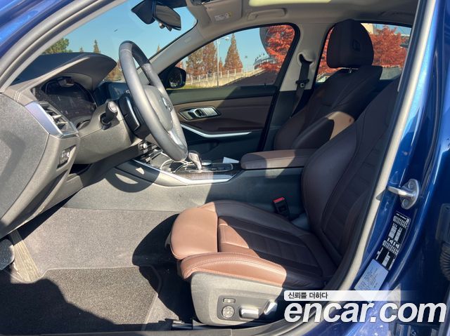 BMW 3-Series 320i Luxury