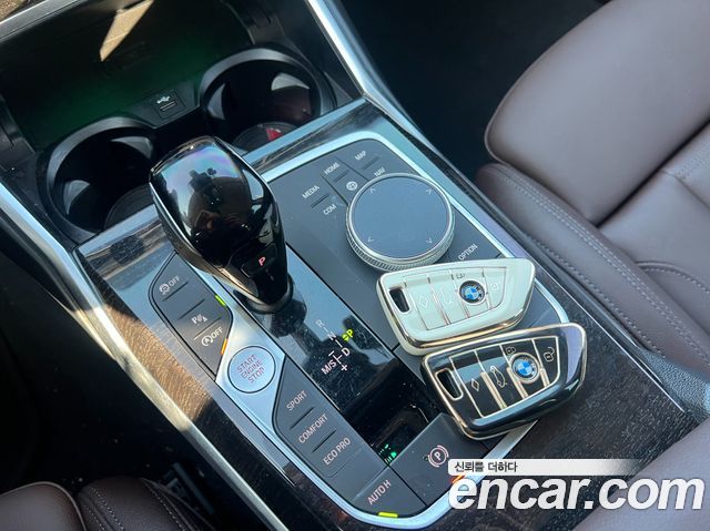BMW 3-Series 320i Luxury