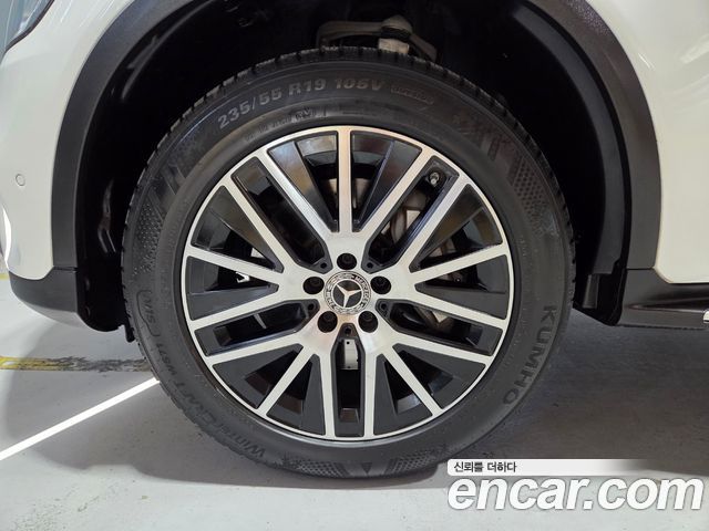 Mercedes-Benz GLC-Class GLC300e 4MATIC