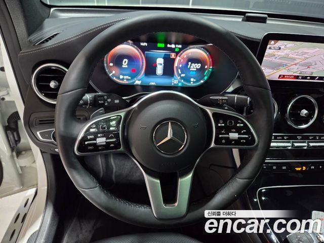 Mercedes-Benz GLC-Class GLC300e 4MATIC