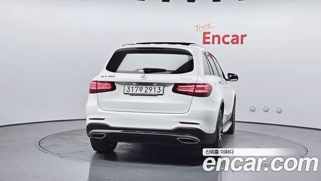 Mercedes-Benz GLC-Class GLC300 4MATIC AMG Line