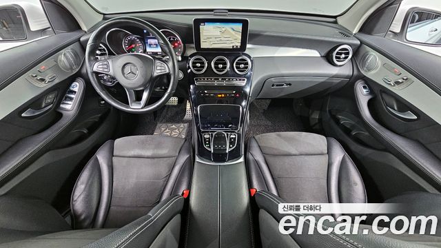 Mercedes-Benz GLC-Class GLC300 4MATIC AMG Line