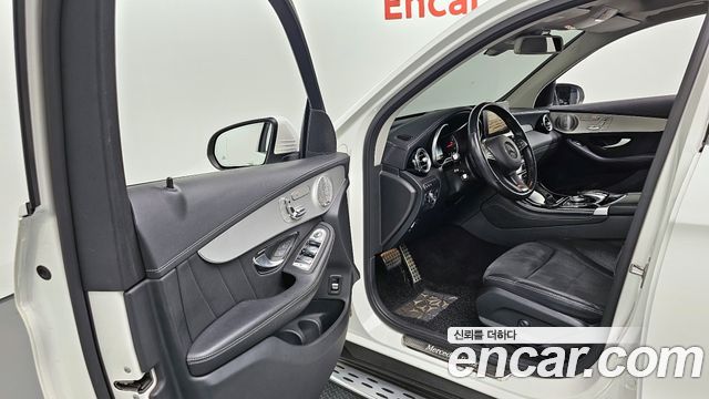 Mercedes-Benz GLC-Class GLC300 4MATIC AMG Line