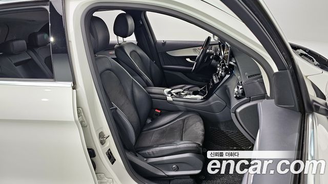 Mercedes-Benz GLC-Class GLC300 4MATIC AMG Line