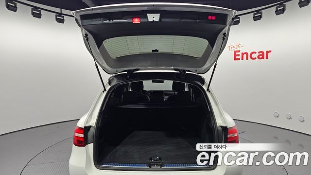 Mercedes-Benz GLC-Class GLC300 4MATIC AMG Line