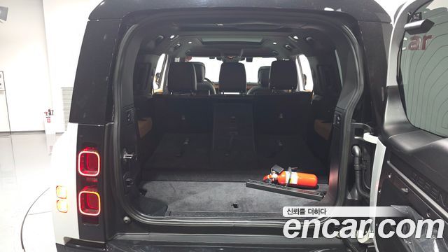 Land Rover Defender 130 P400 X-Dynamic HSE
