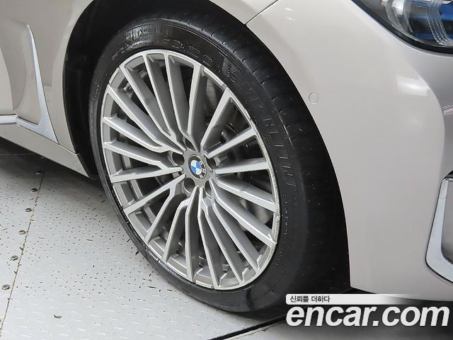 BMW 7-Series 745Le iPerformance Design Pure Excellence