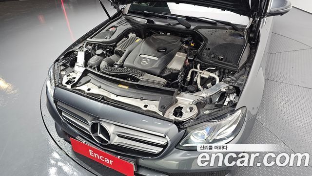Mercedes-Benz E-Class E300 4MATIC Avnatgarde