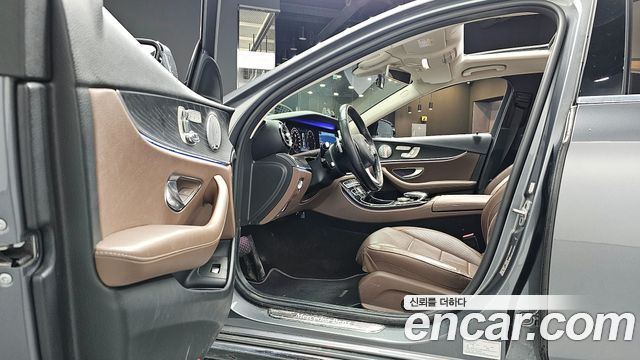Mercedes-Benz E-Class E300 4MATIC Avnatgarde
