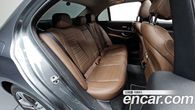 Mercedes-Benz E-Class E300 4MATIC Avnatgarde