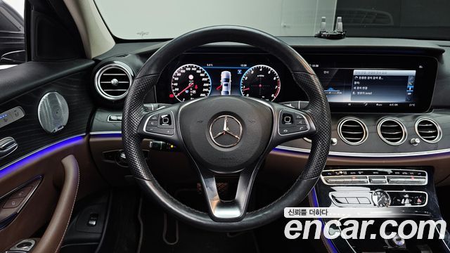 Mercedes-Benz E-Class E300 4MATIC Avnatgarde