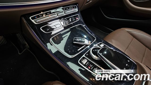Mercedes-Benz E-Class E300 4MATIC Avnatgarde