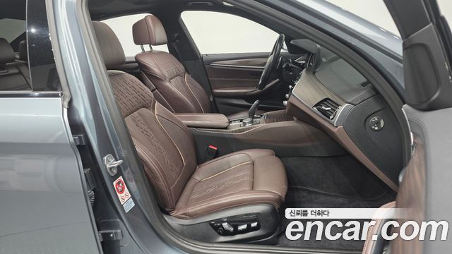 BMW 5-Series 530i M Sport Package Plus