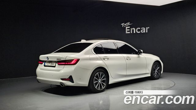 BMW 3-Series 320i