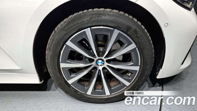 BMW 3-Series 320i