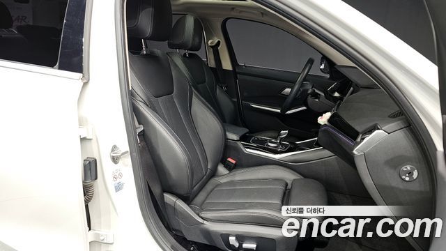 BMW 3-Series 320i